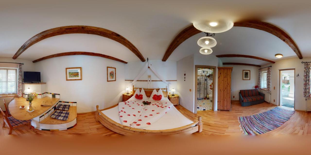 Готель Weingut Bohrn Himmelbett Herrnbaumgarten Екстер'єр фото